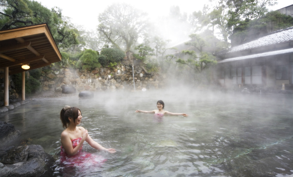 The largest open-air hot-spring mixed bath in Japan