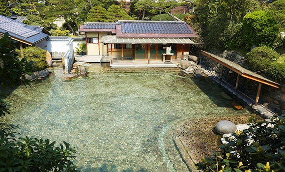 The largest open-air hot-spring mixed bath in Japan