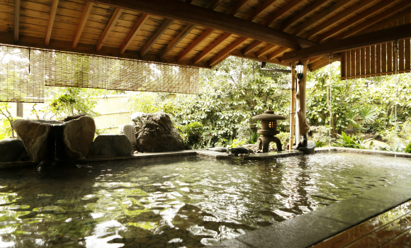 The largest open-air hot-spring mixed bath in Japan