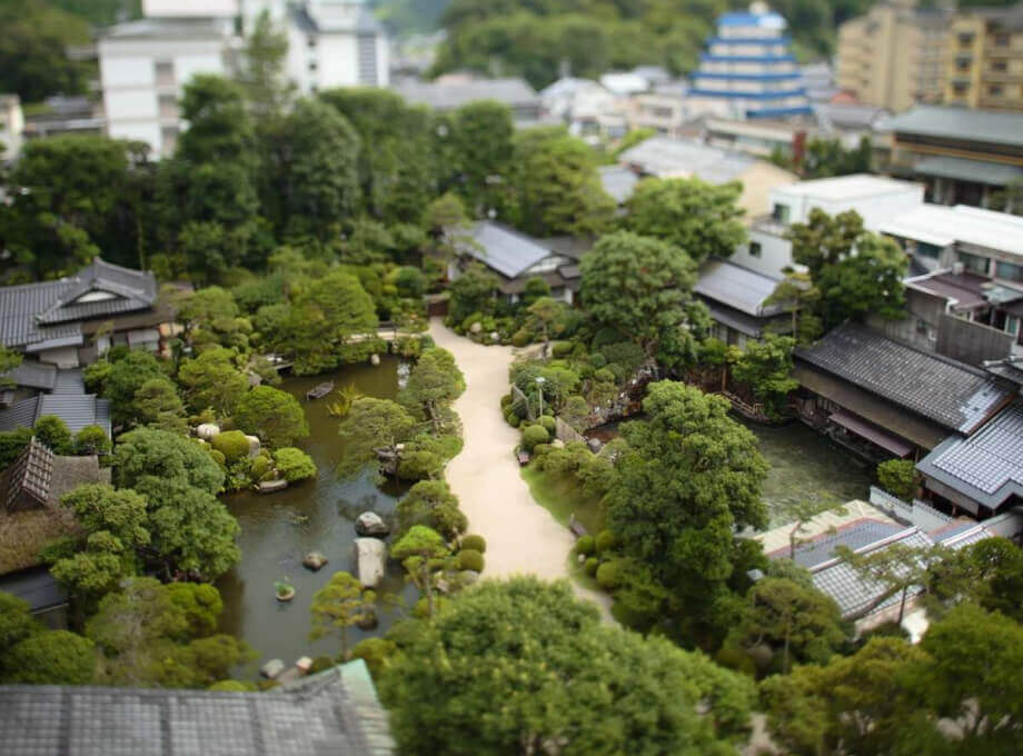 広さおよそ⼀万坪 ⽇本庭園