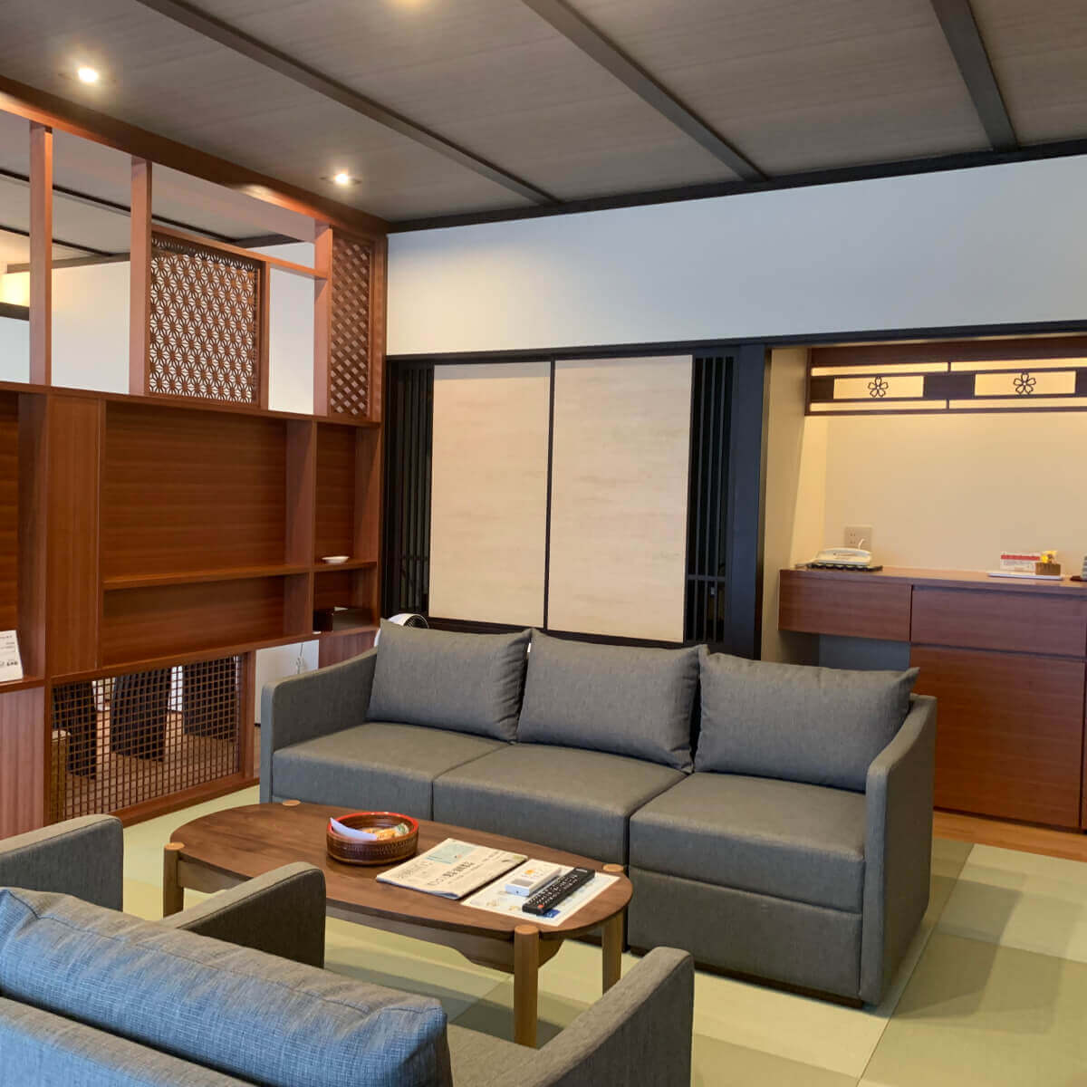 4ベット ⽩銀華