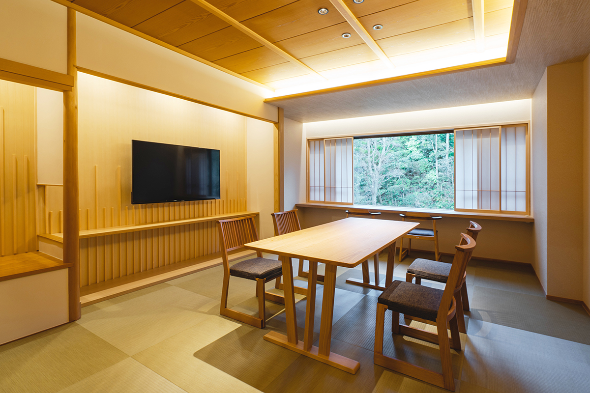 紅天華（こうてんか）、藍⾵華（らんふうか）