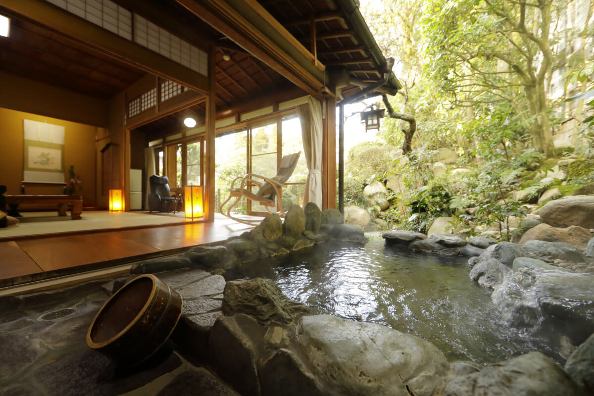 庭園内離れ 専⽤露天⾵呂付 知⼼庵