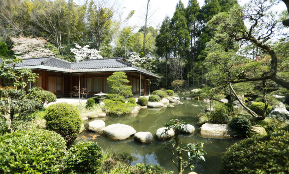 面積一萬坪的回遊式庭園